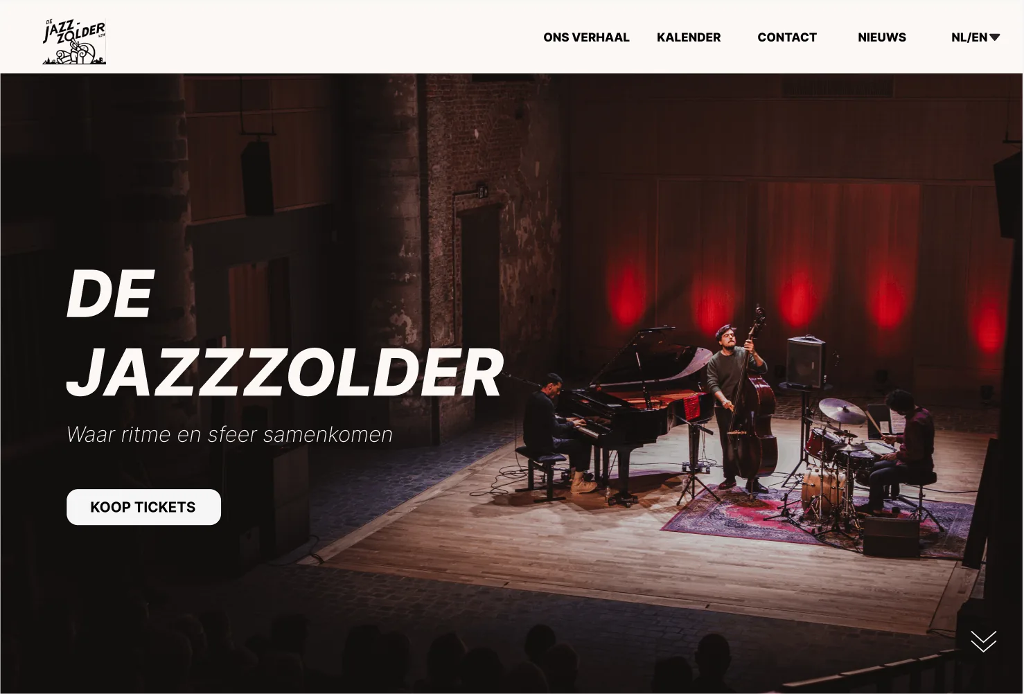 Homepage of the new Jazzzolder website with a jazz trio on stage